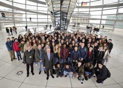 Reinhold Sendker mit den Besuchern aus Warendorf in der Reichstagskuppel. - Reinhold Sendker mit den Besuchern aus Warendorf in der Reichstagskuppel.