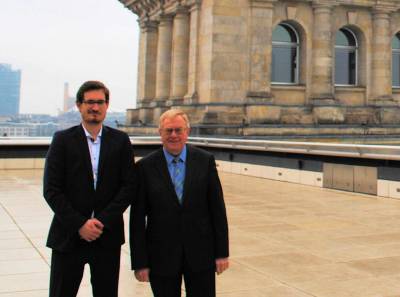Hannes Mhlenbrock und Reinhold Sendker auf der Dachterrasse des Reichstages. - Hannes Mühlenbrock und Reinhold Sendker auf der Dachterrasse des Reichstages.