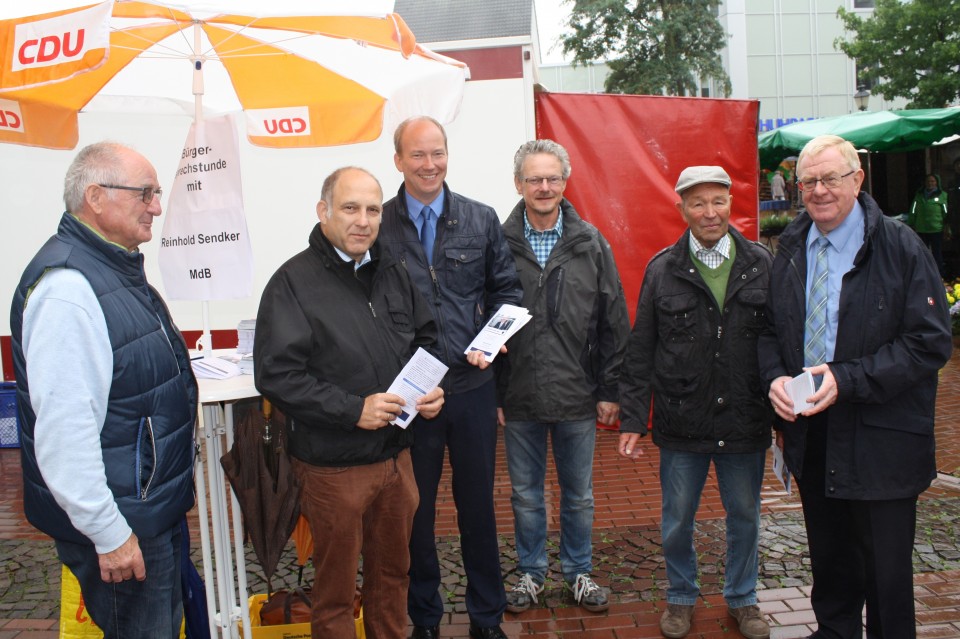 Reinhold Sendker MdB im Gesprch mit Oelder Brgern und Vertretern der CDU- Ortsunion und Ratsfraktion