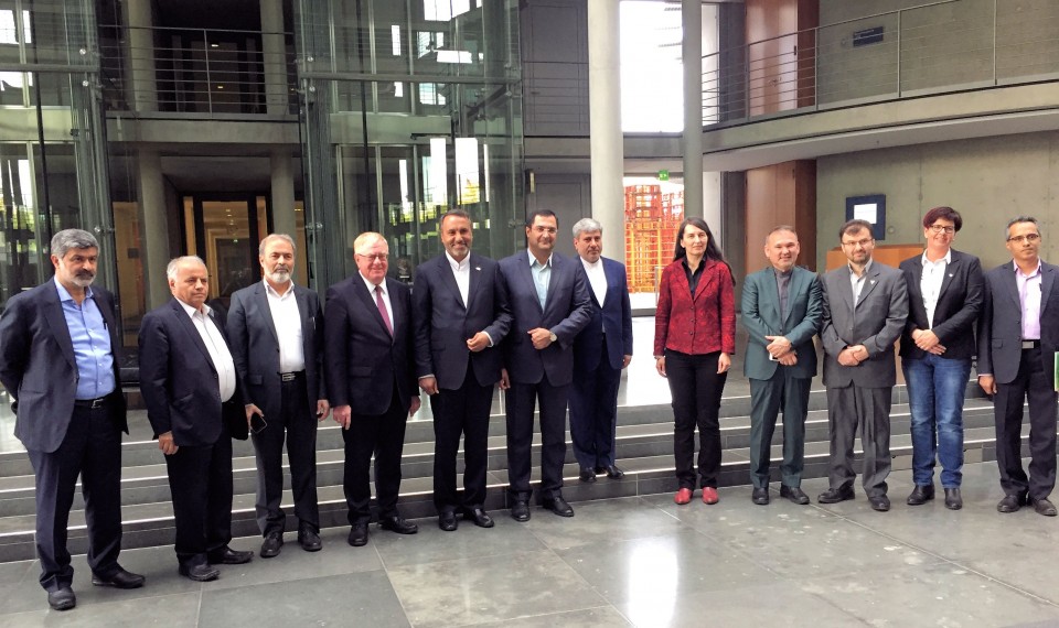 Gemeinsam im Paul-Lbe-Haus des Deutschen Bundestages: die Verkehrsexperten aus Deutschland und dem Iran