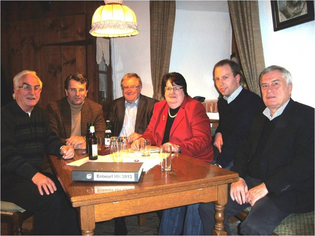Reinhold Sendker MdB im Gesprch mit Vertretern der Ortsunion Westkirchen.