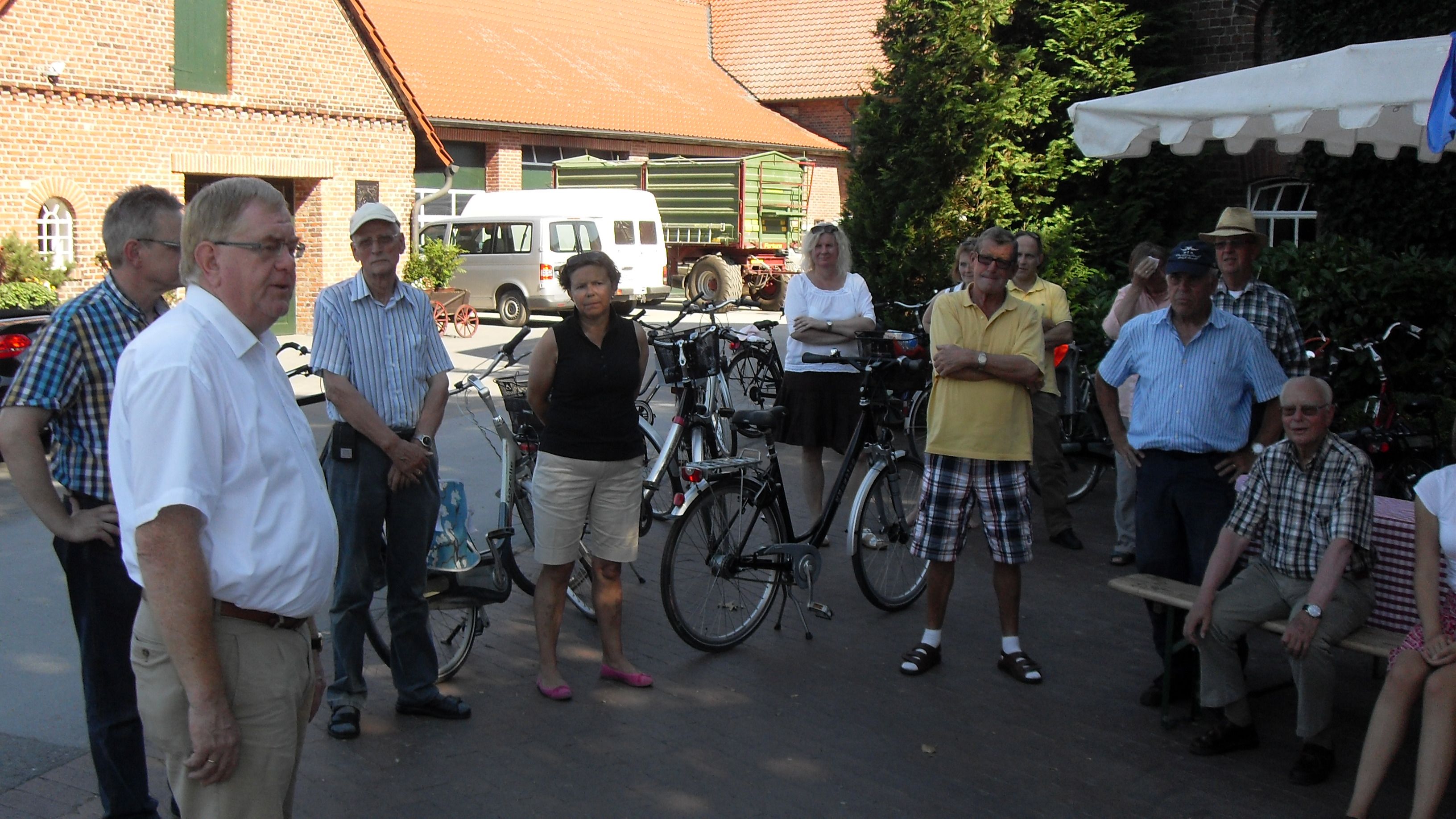 Reinhold Sendker MdB mit Mitgliedern der CDU Oelde bei der Erneuerbare-Energien-Radtour
