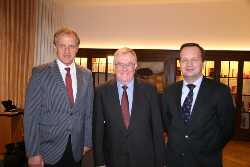 (v.l.) Brgermeister Strothmann, Reinhold Sendker MdB und Christoph Pundt.