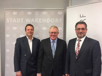 (v.l.) CDU-Fraktionsvorsitzender Ralph Perlewitz, Reinhold Sendker MdB und Brgermeister Axel Linke. - (v.l.) CDU-Fraktionsvorsitzender Ralph Perlewitz, Reinhold Sendker MdB und Bürgermeister Axel Linke.