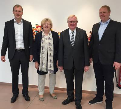 von links: Frank Mnstermann, Magdalena Mnstermann, Reinhold Sendker MdB und Dirk Mnstermann - von links: Frank Münstermann, Magdalena Münstermann, Reinhold Sendker MdB und Dirk Münstermann