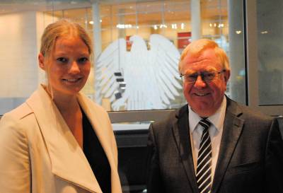 Ramona Elkmann mit Reinhold Sendker im Deutschen Bundestag. - Ramona Elkmann mit Reinhold Sendker im Deutschen Bundestag.