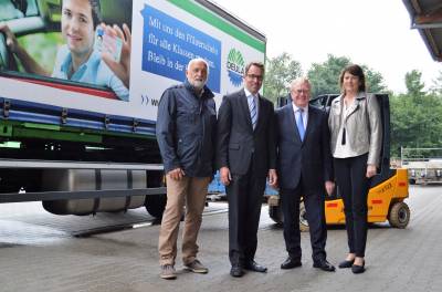 Reinhold Sendker MdB im Gesprch mit Vertretern der DEULA. Von links: Rudolf Horstmann, Bjrn Plaas, Reinhold Sendker und Elisa Schtte - Reinhold Sendker MdB im Gespräch mit Vertretern der DEULA. Von links: Rudolf Horstmann, Björn Plaas, Reinhold Sendker und Elisa Schütte