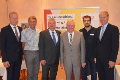 Henning Rehbaum MdL, Hubertus Beier (Vorsitzender CDU Ortsunion Vorhelm), Jrgen Hardt MdB, Reinhold Sendker MdB, Sebastian Vennebusch (JU-Kreisvorsitzender) und Daniel Hagemeier MdL - Henning Rehbaum MdL, Hubertus Beier (Vorsitzender CDU Ortsunion Vorhelm), Jürgen Hardt MdB, Reinhold Sendker MdB, Sebastian Vennebusch (JU-Kreisvorsitzender) und Daniel Hagemeier MdL