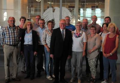 Reinhold Sendker mit den Gsten aus Brock im Deutschen Bundestag. - Reinhold Sendker mit den Gästen aus Brock im Deutschen Bundestag.