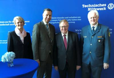 (v.l.) Anja Karliczek MdB (Kreis Steinfurt), Stephan Mayer MdB (Prsident der THW-Bundesvereinigung), Reinhold Sendker MdB und Dr. Hans-Ingo Schliwienski (Landesbeauftragter des THW fr Nordrhein-Westfalen) - (v.l.) Anja Karliczek MdB (Kreis Steinfurt), Stephan Mayer MdB (Präsident der THW-Bundesvereinigung), Reinhold Sendker MdB und Dr. Hans-Ingo Schliwienski (Landesbeauftragter des THW für Nordrhein-Westfalen)