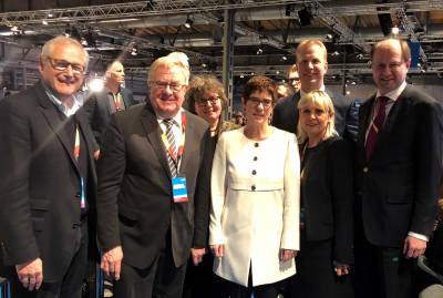 (v.l.) Dr. Wolfgang Kirsch, Reinhold Sendker MdB, Astrid Birkhahn, Annegret Kramp-Karrenbauer, Henning Rehbaum MdL, Elke Duhme und Landrat Dr. Olaf Gericke - (v.l.) Dr. Wolfgang Kirsch, Reinhold Sendker MdB, Astrid Birkhahn, Annegret Kramp-Karrenbauer, Henning Rehbaum MdL, Elke Duhme und Landrat Dr. Olaf Gericke