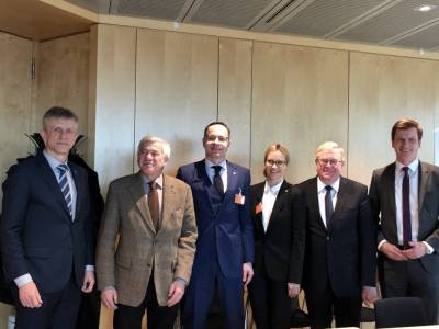 (v.l.) Botschafter Darius Semaska, Alois Karl MdB, Dr. ygimantas Pavilionis, Gabrielė Gilytė-Hein, Reinhold Sendker MdB und Andr Berghegger MdB. - (v.l.) Botschafter Darius Semaska, Alois Karl MdB, Dr. ygimantas Pavilionis, Gabriel&#279; Gilyt&#279;-Hein, Reinhold Sendker MdB und André Berghegger MdB.