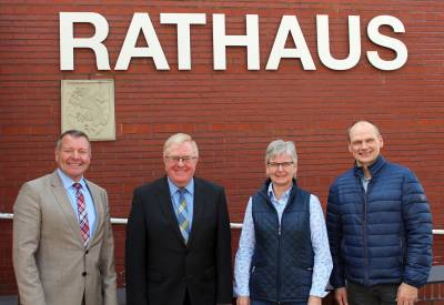 Brgermeister Wolfgang Annen, der Bundestagsabgeordnete Reinhold Sendker sowie die stellv. Brgermeisterin Mathilde Breuer und CDU-Ortsverbandsvorsitzender Bernhard Everwin trafen sich zum Meinungsaustausch im Ostbeverner Rathaus. - Bürgermeister Wolfgang Annen, der Bundestagsabgeordnete Reinhold Sendker sowie die stellv. Bürgermeisterin Mathilde Breuer und CDU-Ortsverbandsvorsitzender Bernhard Everwin trafen sich zum Meinungsaustausch im Ostbeverner Rathaus.