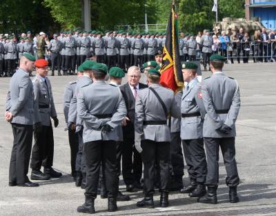 Reinhold Sendker MdB beim feierlichen Gelbnis in der Westfalenkaserne Ahlen. - Reinhold Sendker MdB beim feierlichen Gelöbnis in der Westfalenkaserne Ahlen.