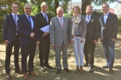 (v.l.) Jakob Schmid, Matthias Abel, BM Karl-Friedrich Knop, Reinhold Sendker MdB, Melanie Wiebusch, Michael Jathe, Andreas Drinkuth - (v.l.) Jakob Schmid, Matthias Abel, BM Karl-Friedrich Knop, Reinhold Sendker MdB, Melanie Wiebusch, Michael Jathe, Andreas Drinkuth