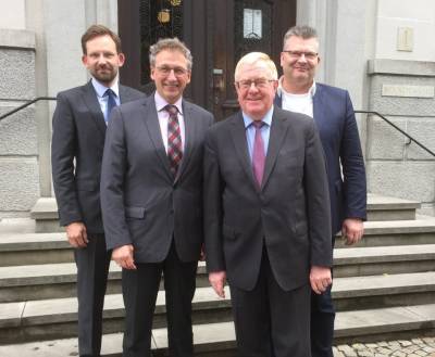 (v.l.) Peter Abke, Brgermeister Berthold Streffing, Reinhold Sendker MdB und Jrgen Mai - (v.l.) Peter Abke, Bürgermeister Berthold Streffing, Reinhold Sendker MdB und Jürgen Mai