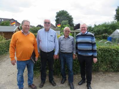 (v.l.) Rolf Rosendahl (Vorsitzender), Peter Vogt (Schriftfhrer) Friedel Schaub (stellv. Vorsitzender, Ahlen Goldener Erntekranz) und Reinhold Sendker MdB - (v.l.) Rolf Rosendahl (Vorsitzender), Peter Vogt (Schriftführer) Friedel Schaub (stellv. Vorsitzender, Ahlen Goldener Erntekranz) und Reinhold Sendker MdB