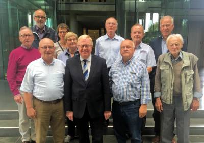 Reinhold Sendker mit den Gsten aus Drensteinfurt im Deutschen Bundestag. - Reinhold Sendker mit den Gästen aus Drensteinfurt im Deutschen Bundestag.