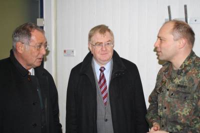 Reinhold Sendker MdB und der Verteidigungspolitische Sprecher der CDU/CSU-Bundestagsfraktion Ernst-Reinhard Beck MdB