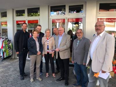 Reinhold Sendker bei der Brgersprechstunde in der Ahlener Innenstadt. - Reinhold Sendker bei der Bürgersprechstunde in der Ahlener Innenstadt.