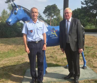 Oberst Maul und Reinhold Sendker beim Rundgang in der Bundeswehrsportschule. - Oberst Maul und Reinhold Sendker beim Rundgang in der Bundeswehrsportschule.