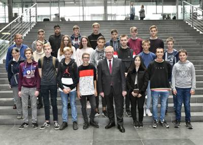 Reinhold Sendker MdB mit den Schlerinnen und Schlern der Verbundschule Everswinkel sowie deren Lehrkrften im Paul-Lbe-Haus des Deutschen Bundestages - Reinhold Sendker MdB mit den Schülerinnen und Schülern der Verbundschule Everswinkel sowie deren Lehrkräften im Paul-Löbe-Haus des Deutschen Bundestages