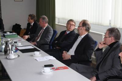 Trafen sich zu einem Gesprch: Reinhold Sendker MdB, die Brgermeister der Stdte und Gemeinden im Kreis Warendorf und der Bezirksverband der Kleingrtner im Kreis Warendorf.