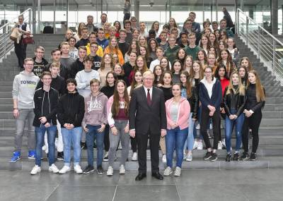 Reinhold Sendker MdB mit den Schlerinnen und Schlern des Gymnasiums Laurentianum im Paul-Lbe-Haus des Deutschen Bundestages - Reinhold Sendker MdB mit den Schülerinnen und Schülern des Gymnasiums Laurentianum im Paul-Löbe-Haus des Deutschen Bundestages