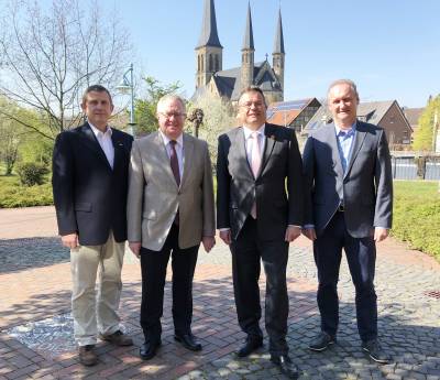 Bild v.l.: Rudolf Luster-Haggeney, Reinhold Sendker MdB, Brgermeister Christian Thegelkamp und  Jrgen Rhl - Bild v.l.: Rudolf Luster-Haggeney, Reinhold Sendker MdB, Bürgermeister Christian Thegelkamp und  Jürgen Rühl