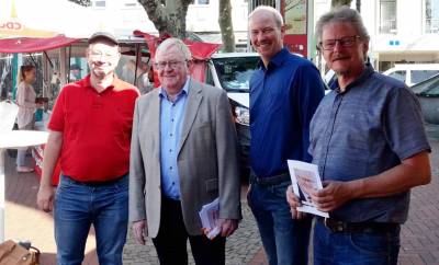 Bild v.l.: Dr. Hartmut Schtte, Reinhold Sendker MdB, Daniel Hagemeier MdL und Peter Hellweg - Bild v.l.: Dr. Hartmut Schütte, Reinhold Sendker MdB, Daniel Hagemeier MdL und Peter Hellweg