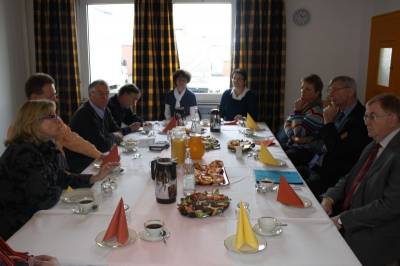 Reinhold Sendker MdB und der Arbeits- und Sozialpolitische Sprecher der CDU/CSU Bundestagsfraktion Karl Schiewerling MdB zu Gast bei ProArbeit in Oelde.