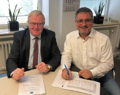 Reinhold Sendker (links) und Brgermeister Axel Linke im Gesprch im Warendorfer Rathaus. - Reinhold Sendker (links) und Bürgermeister Axel Linke im Gespräch im Warendorfer Rathaus.