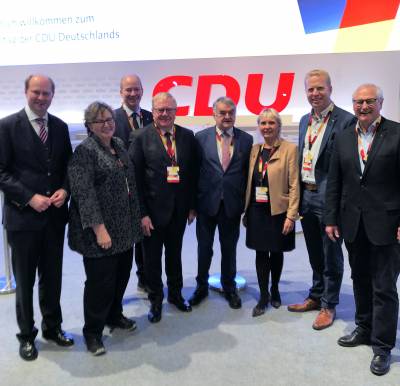 Die Delegierten aus dem Kreis Warendorf mit NRW-Innenminister Herbert Reul (vlnr): Landrat Dr. Olaf Gericke, Astrid Birkhahn, Daniel Hagemeier MdL, Reinhold Sendker MdB, Herbert Reul, Elke Duhme, Henning Rehbaum und Dr. Wolfgang Kiersch - Die Delegierten aus dem Kreis Warendorf mit NRW-Innenminister Herbert Reul (vlnr): Landrat Dr. Olaf Gericke, Astrid Birkhahn, Daniel Hagemeier MdL, Reinhold Sendker MdB, Herbert Reul, Elke Duhme, Henning Rehbaum und Dr. Wolfgang Kiersch