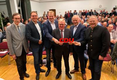 Bild v.l.: Michael Gennert (Leiter LVHS), Markus Hner, Albert Stegemann MdB, Reinhold Sendker MdB, Johannes Rring MdB und Stephan Schulze Westhoff - Bild v.l.: Michael Gennert (Leiter LVHS), Markus Höner, Albert Stegemann MdB, Reinhold Sendker MdB, Johannes Röring MdB und Stephan Schulze Westhoff