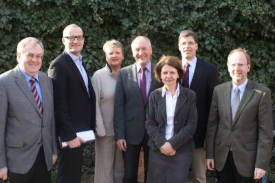 v.l.: Reinhold Sendker CDU, Jens Spahn CDU, Dr. Birgit Schneider CDU-Oelde, Dr. Rolf Thelen Praxisnetz, Dr. Ilse Lenssen Praxisnetz, Dr. Oliver Thne Praxisnetz, Dr. Gunter Tnne Praxisnetz. - v.l.: Reinhold Sendker CDU, Jens Spahn CDU, Dr. Birgit Schneider CDU-Oelde, Dr. Rolf Thelen Praxisnetz, Dr. Ilse Lenssen Praxisnetz, Dr. Oliver Thöne Praxisnetz, Dr. Gunter Tönne Praxisnetz.