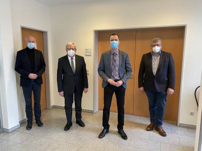 (v.l.n.r.) Kmmerer Erich Lillteicher, Reinhold Sendker MdB, Brgermeister Rolf Mestekemper und CDU-Fraktionssprecher Robert Strbbe - (v.l.n.r.) Kämmerer Erich Lillteicher, Reinhold Sendker MdB, Bürgermeister Rolf Mestekemper und CDU-Fraktionssprecher Robert Strübbe