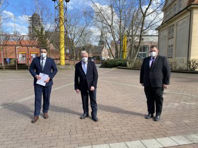 (v.l.n.r.) Brgermeister Dr. Alexander Berger, Reinhold Sendker MdB und Kmmerer Dirk Schlebes - (v.l.n.r.) Bürgermeister Dr. Alexander Berger, Reinhold Sendker MdB und Kämmerer Dirk Schlebes