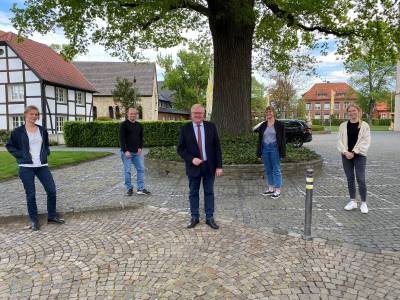 Das Foto zeigt von links nach rechts: Anna-Lena Herckendorf, Michael Sturm, Reinhold Sendker MdB, Kathalena Essers, Sina Wyszynski. - Das Foto zeigt von links nach rechts: Anna-Lena Herckendorf, Michael Sturm, Reinhold Sendker MdB, Kathalena Essers, Sina Wyszynski.