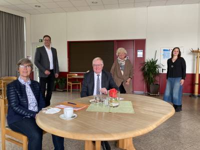 Lisa Heese, Geschftsfhrerin des Mtterzentrums, Markus Hner, CDU-Fraktionschef in Beckum, Reinhold Sendker MdB, Resi Gerwing, stellv. Brgermeisterin, und Tessa Rentrup-Wintergalen, Koordinatorin des Mehrgenerationenhauses - Lisa Heese, Geschäftsführerin des Mütterzentrums, Markus Höner, CDU-Fraktionschef in Beckum, Reinhold Sendker MdB, Resi Gerwing, stellv. Bürgermeisterin, und Tessa Rentrup-Wintergalen, Koordinatorin des Mehrgenerationenhauses