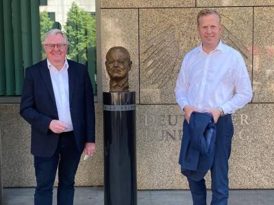 Reinhold Sendker MdB (links) mit Henning Rehbaum MdL vor dem Bundestagsbro Sendker's in Berlin - Reinhold Sendker MdB (links) mit Henning Rehbaum MdL vor dem Bundestagsbüro Sendker's in Berlin