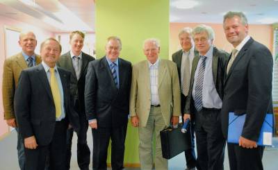 Bild (von links): Karl Werring (Kreislandwirt Warendorf), Dr. Edmund Geisen MdB, Benedikt Sprenker (Verein Regionaler Brennereien), Reinhold Sendker MdB, Klaus Neumann (Bundes- und mitteldeutscher Verband der Korn- und Getreidebrenner), Manfred Glitz Ehringhausen (Verein Regionaler Brennereien), Heinz Bussmann (Verein Regionaler Brennereien), Alois Gerig MdB. - Bild (von links): Karl Werring (Kreislandwirt Warendorf), Dr. Edmund Geisen MdB, Benedikt Sprenker (Verein Regionaler Brennereien), Reinhold Sendker MdB, Klaus Neumann (Bundes- und mitteldeutscher Verband der Korn- und Getreidebrenner), Manfred Glitz Ehringhausen (Verein Regionaler Brennereien), Heinz Bussmann (Verein Regionaler Brennereien), Alois Gerig MdB.