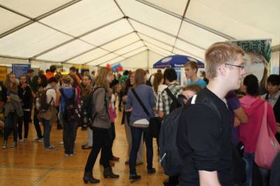 Reinhold Sendker MdB besucht die 18. Berufsorientierungsmesse (BOM) in Warendorf.