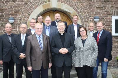 Zu einer ersten Gesprchsrunde mit dem neuen Weihbischof Dr. Stefan Zekorn trafen sich die Vertreter von Kreis CDU und Katholischer Kirche in der Landvolkhochschule in Freckenhorst. - Zu einer ersten Gesprächsrunde mit dem neuen Weihbischof Dr. Stefan Zekorn trafen sich die Vertreter von Kreis CDU und Katholischer Kirche in der Landvolkhochschule in Freckenhorst.