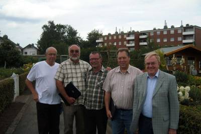 Reinhold Sendker MdB in Begleitung der Bewertungskommission bei der Bereisung der Kleingartenanlagen im Kreis Warendorf. - Reinhold Sendker MdB in Begleitung der Bewertungskommission bei der Bereisung der Kleingartenanlagen im Kreis Warendorf.