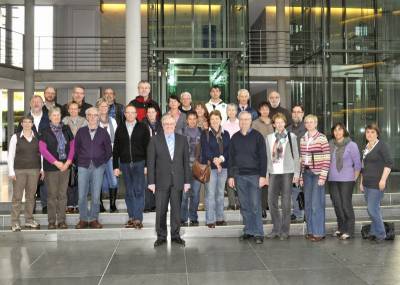 Reinhold Sendker MdB mit den Besuchern aus Oelde im Paul-Lbe-Haus. - Reinhold Sendker MdB mit den Besuchern aus Oelde im Paul-Löbe-Haus.