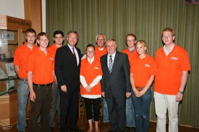 Bundesprsident Christain Wulff und Reinhold Sendker MdB mit seinem Wahlkampfteam.