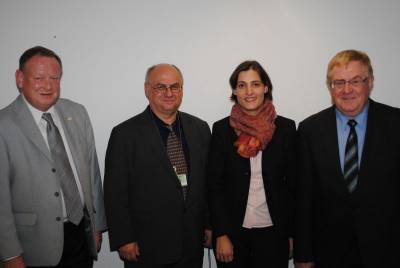 Reinhold Sendker MdB im Gesprch mit (v.l.) Peter Paschke (Vizeprsident BDG), Dr. Norbert Franke (Prsident BDG) und Sibylle Gausing (Bro Sendker). - Reinhold Sendker MdB im Gespräch mit (v.l.) Peter Paschke (Vizepräsident BDG), Dr. Norbert Franke (Präsident BDG) und Sibylle Gausing (Büro Sendker).