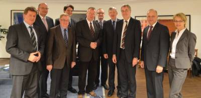 von links: Dr. M. Pieper MdEP, Dieter Jasper MdB, Reinhold Sendker MdB, Philipp Mifelder MdB, Ruprecht Polenz MdB, Jens Spahn MdB, Karl Schiewerling MdB, RP Prof. Dr. R. Klenke, VizeRP D. Feller-Elverfeld  - von links: Dr. M. Pieper MdEP, Dieter Jasper MdB, Reinhold Sendker MdB, Philipp Mißfelder MdB, Ruprecht Polenz MdB, Jens Spahn MdB, Karl Schiewerling MdB, RP Prof. Dr. R. Klenke, VizeRP D. Feller-Elverfeld 