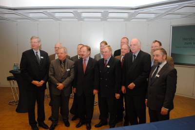 (v.l.):Karl Schiewerling MdB, Bernhard Tenhumberg MdL, Dirk Griepenburg, Prof. Gerd Stwer, Dirk Fischer MdB, Christina Schulze-Fcking MdL, Reinhold Sendker MdB, Ruprect Polenz MdB, Dr. Eberhard Christ, Bernhard Schemmer MdL, Michael Heinz, Michael Geuckler