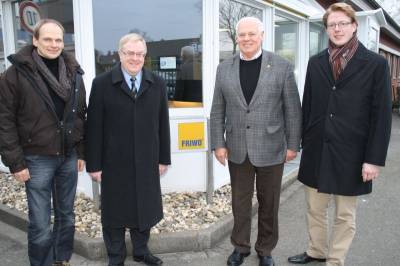 Im Rahmen seiner Wirtschaft vor Ort-Besuche war Reinhold Sendker (2.v.l.) diesmal bei dem Unternehmen Friwo in Ostbevern zu Gast. (v.l.) CDU-Parteivorsitzender Bernhard Everwin, FRIWO-Vorstandsmitglied Felix Zimmermann und CDU-Ratsherr Tobias Hagemeyer. - Im Rahmen seiner Wirtschaft vor Ort-Besuche war Reinhold Sendker (2.v.l.) diesmal bei dem Unternehmen Friwo in Ostbevern zu Gast. (v.l.) CDU-Parteivorsitzender Bernhard Everwin, FRIWO-Vorstandsmitglied Felix Zimmermann und CDU-Ratsherr Tobias Hagemeyer.